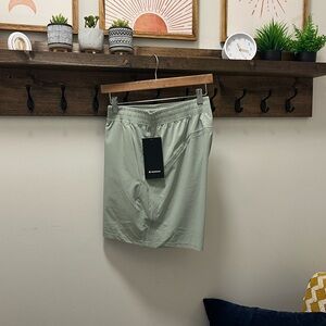 NWT lululemon Men’s Pace Breaker *LL 7” Shorts, Size XXL